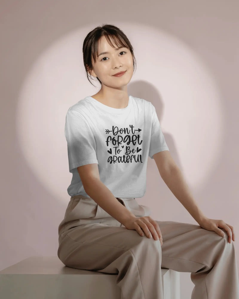 "Don't Forget To Be Grateful" Inspirational T-Shirt - Gratitude Quote Tee with Hand-Lettered Typography
